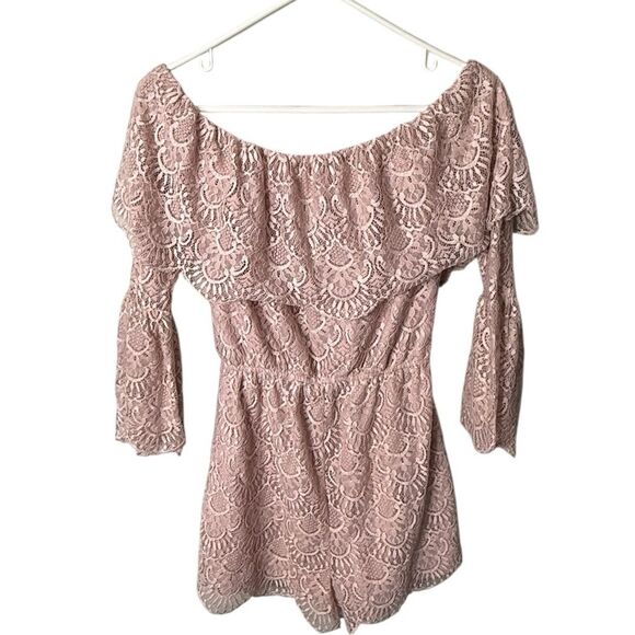 BB Dakota Mauve Lace Off-the-Shoulder Romper Size Small - Picture 8 of 9